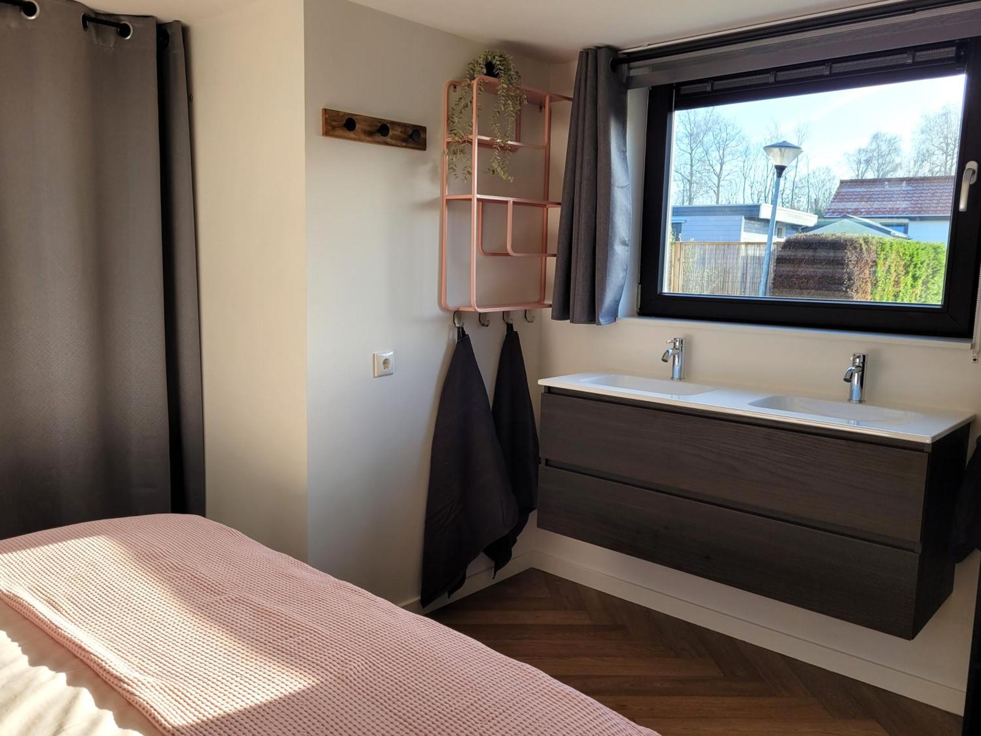 Tiny Zen House In Heinkenszand With Private Sauna, Airco, Outdoor Swimming Pool, Wifi And 2 Bedrooms Eksteriør bilde