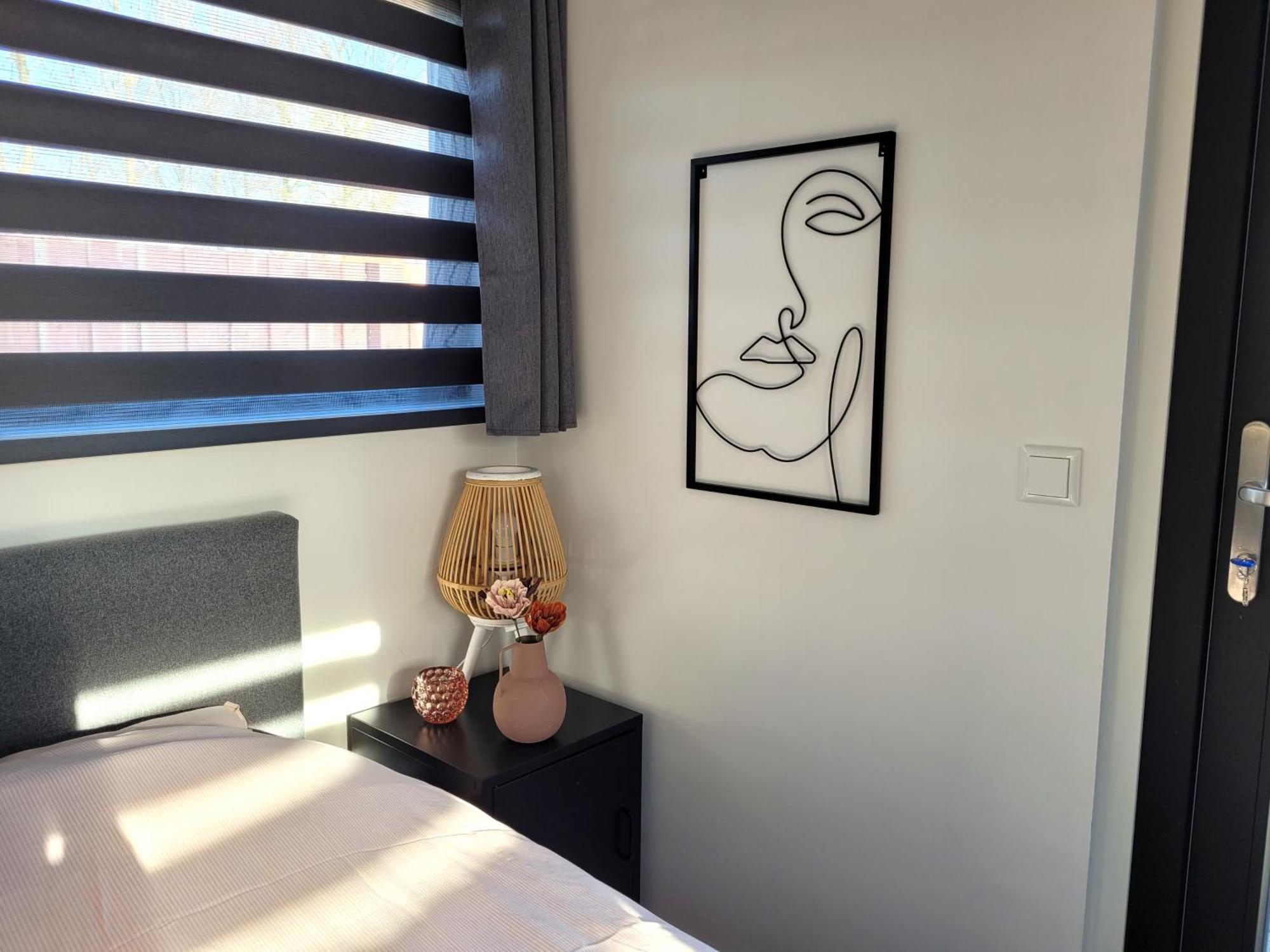 Tiny Zen House In Heinkenszand With Private Sauna, Airco, Outdoor Swimming Pool, Wifi And 2 Bedrooms Eksteriør bilde